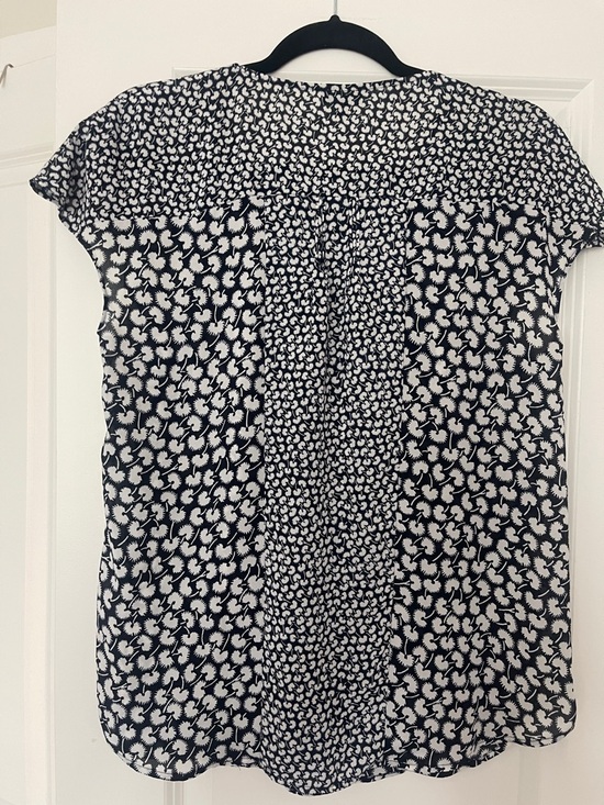 Talbots Navy and White Short Sleeve Pleated Print Top - Picture 2 of 2